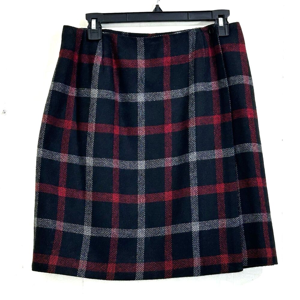 Vintage Worthington Wrap Skirt Size 12P Wool Plaid Black Red Gray Side Button